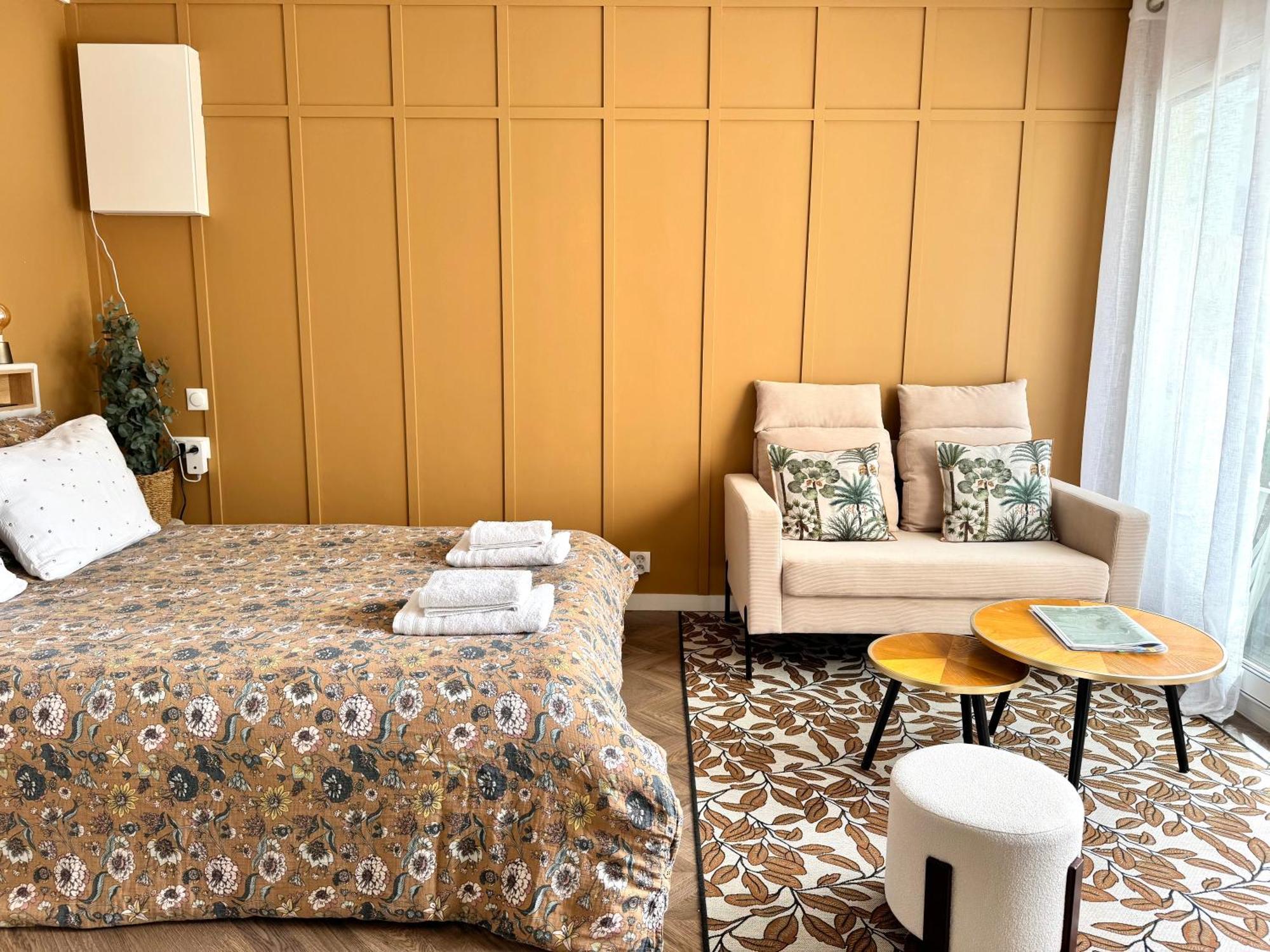 Studio La Petite Oasis- Ideal Couple - Calme - Balcon Sud - Lumineux - 10Min Du Centre & Plage - Proche Centre Juno Beach - Wifi Courseulles-sur-Mer Exterior photo