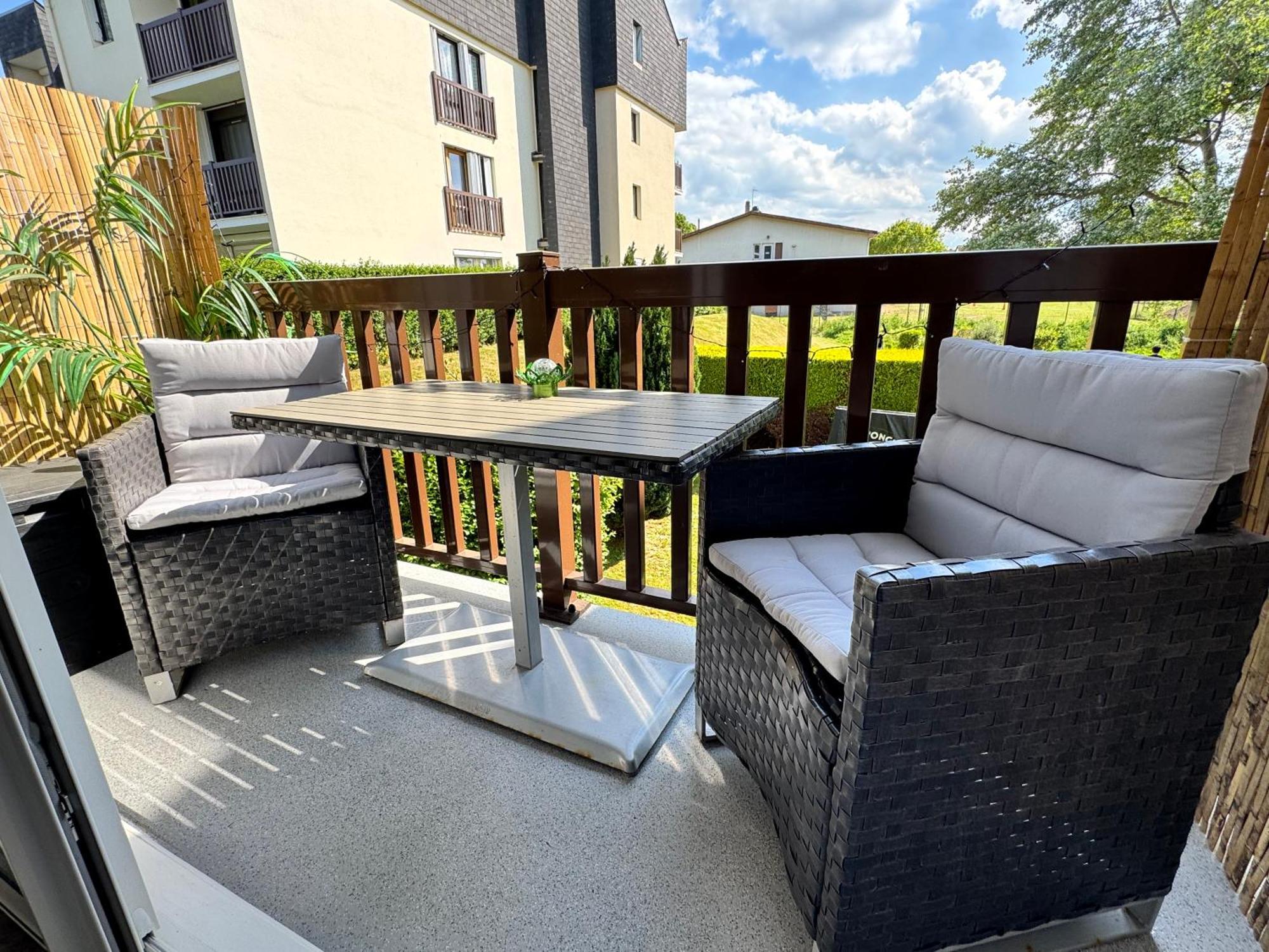 Studio La Petite Oasis- Ideal Couple - Calme - Balcon Sud - Lumineux - 10Min Du Centre & Plage - Proche Centre Juno Beach - Wifi Courseulles-sur-Mer Exterior photo